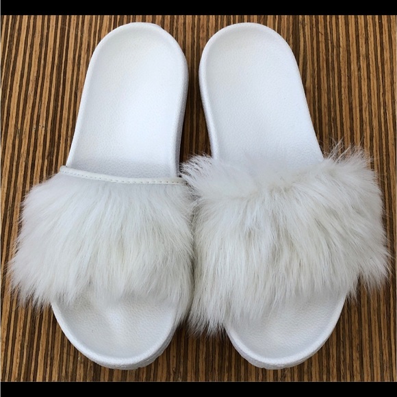 UGG Royale White Sheepskin Fur Slides Slip on Sandals Size 6 - Picture 3 of 11
